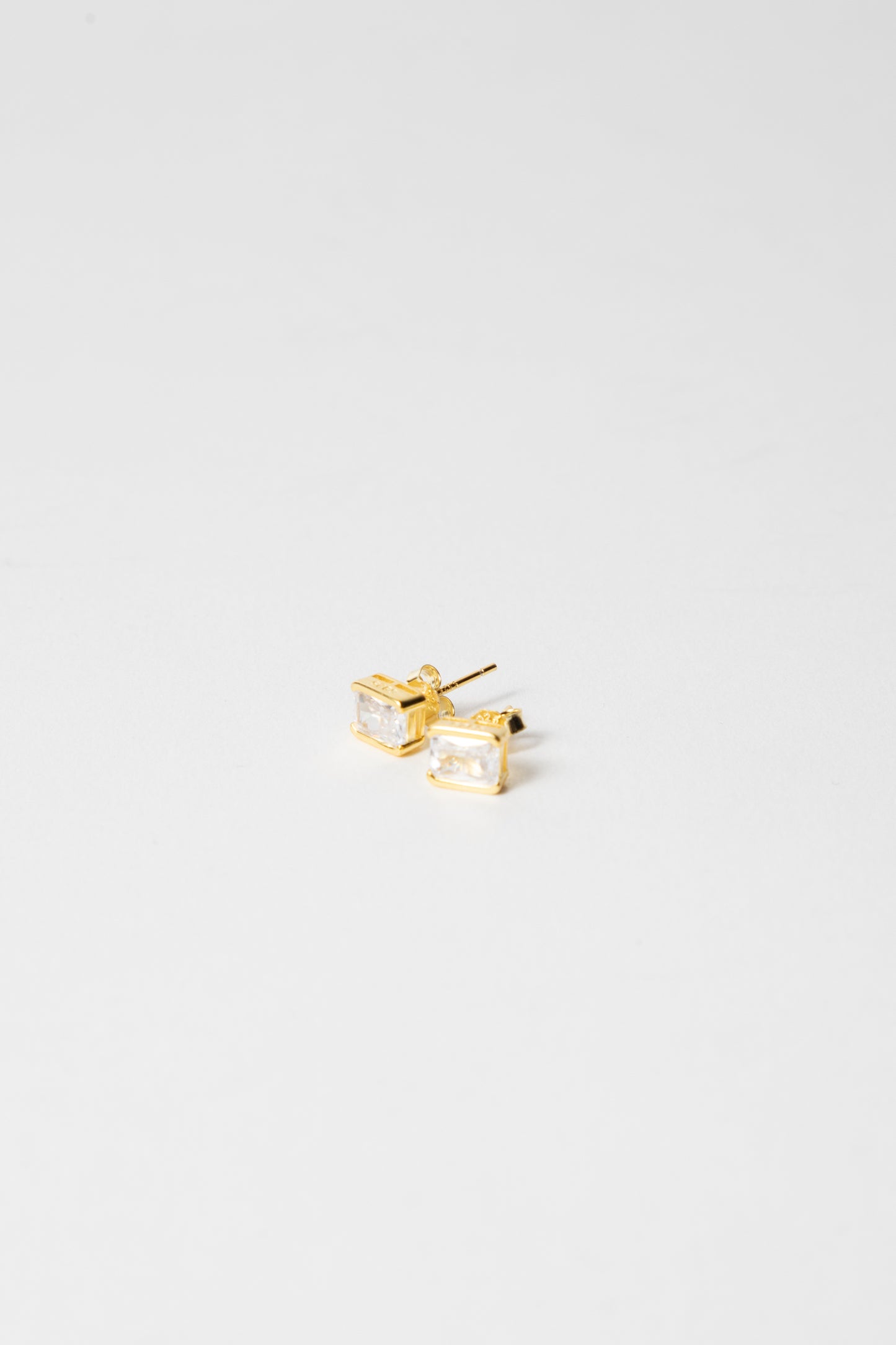 Mia - Stud Earrings